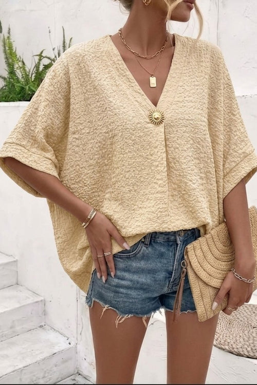 Blouse Élégante Col V avec Broche Soleil