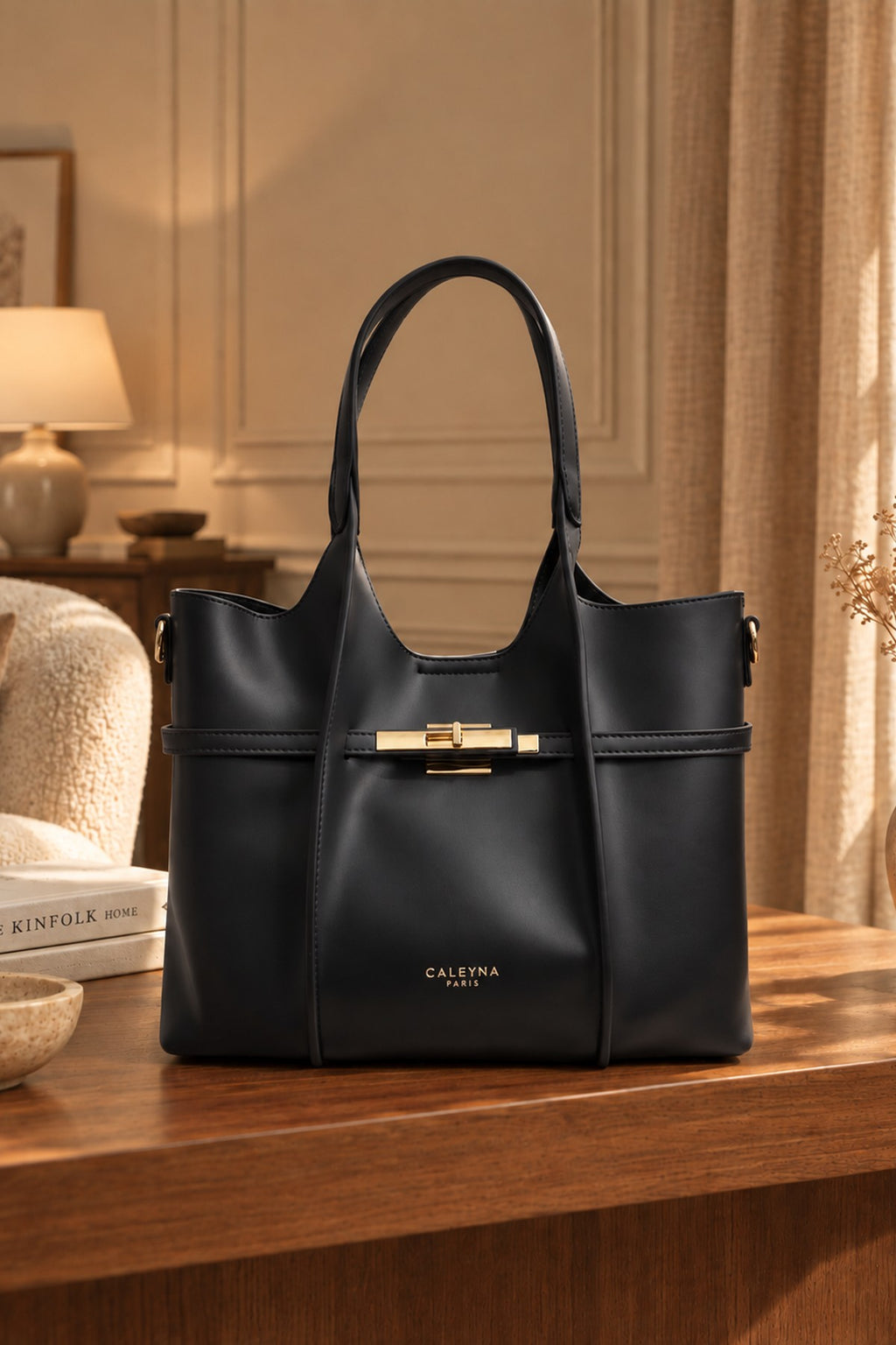 Sac à main, avec une bandoulière réglable et amovible