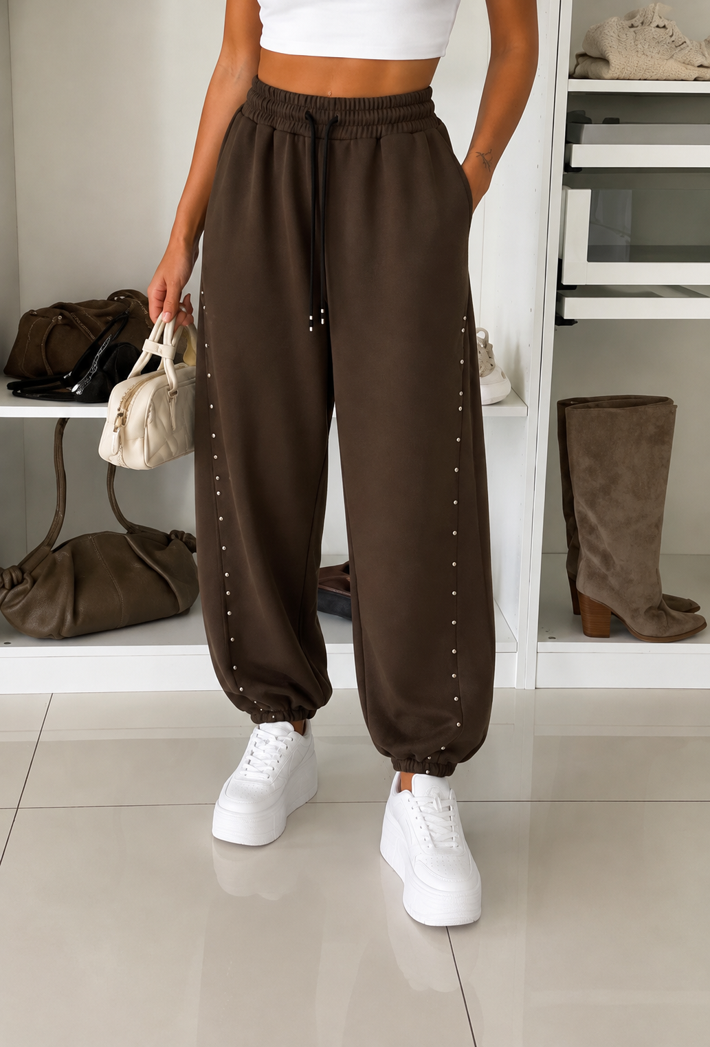 Pantalon Jogging détail cloutés taille élastique avec cordon