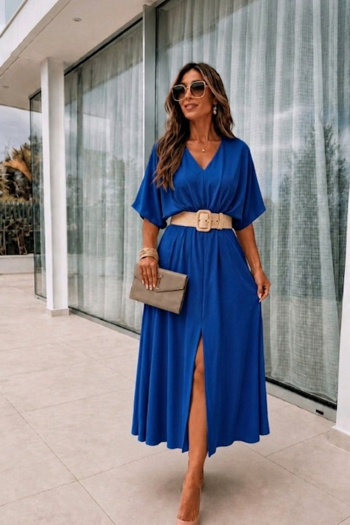 Robe élégante à col V avec ceinture