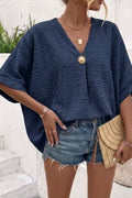 Blouse Élégante Col V avec Broche Soleil