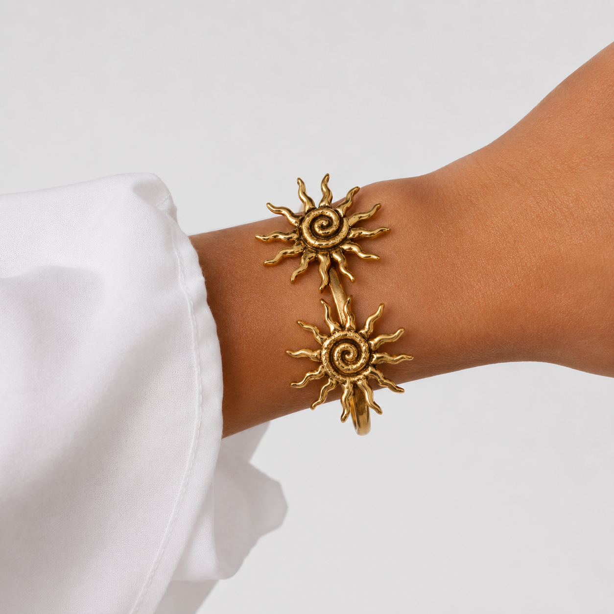 Bracelet Ouvert Golden Sun | Acier Inoxydable Plaqué Titane Or Bijou Luxe Européen Antipatinage