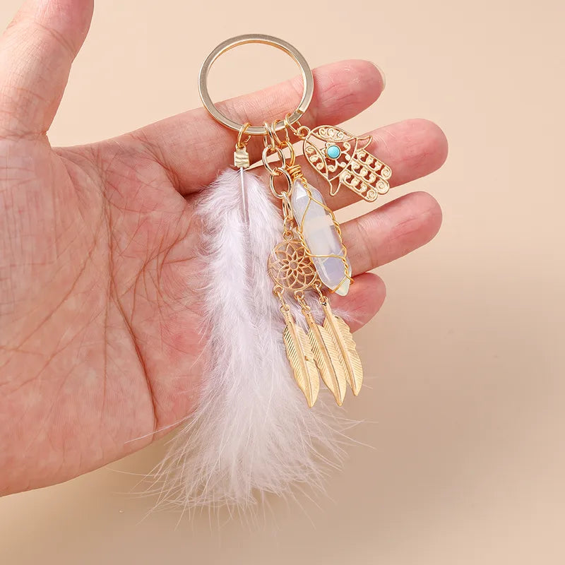 🪬 Porte-clés bohème tendance 💙
Plumes, main de Fatma, attrape-rêves & pierre hexagonale ✨
Disponible en turquoise & blanc 🤍
L’accessoire parfait pour vos sacs ou vos clés 👜🔑