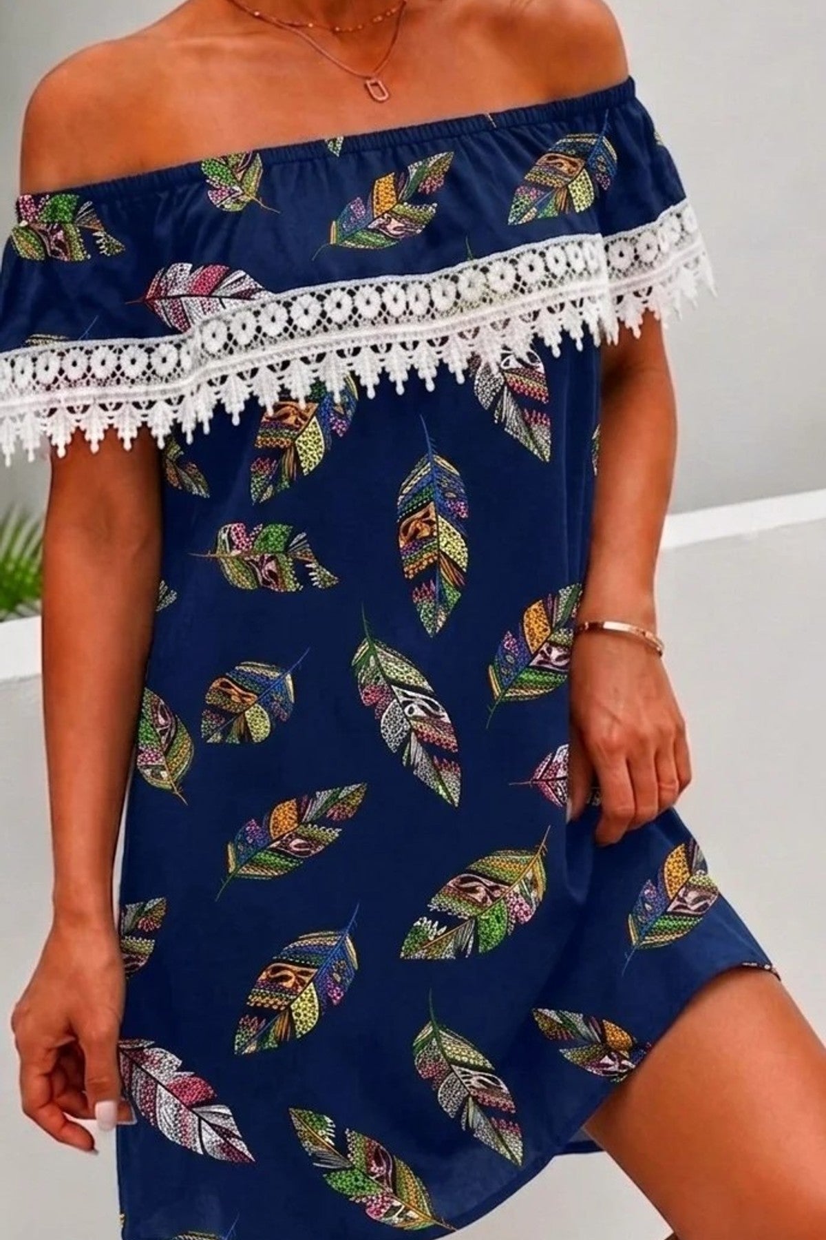 Robe mi-longue plumes