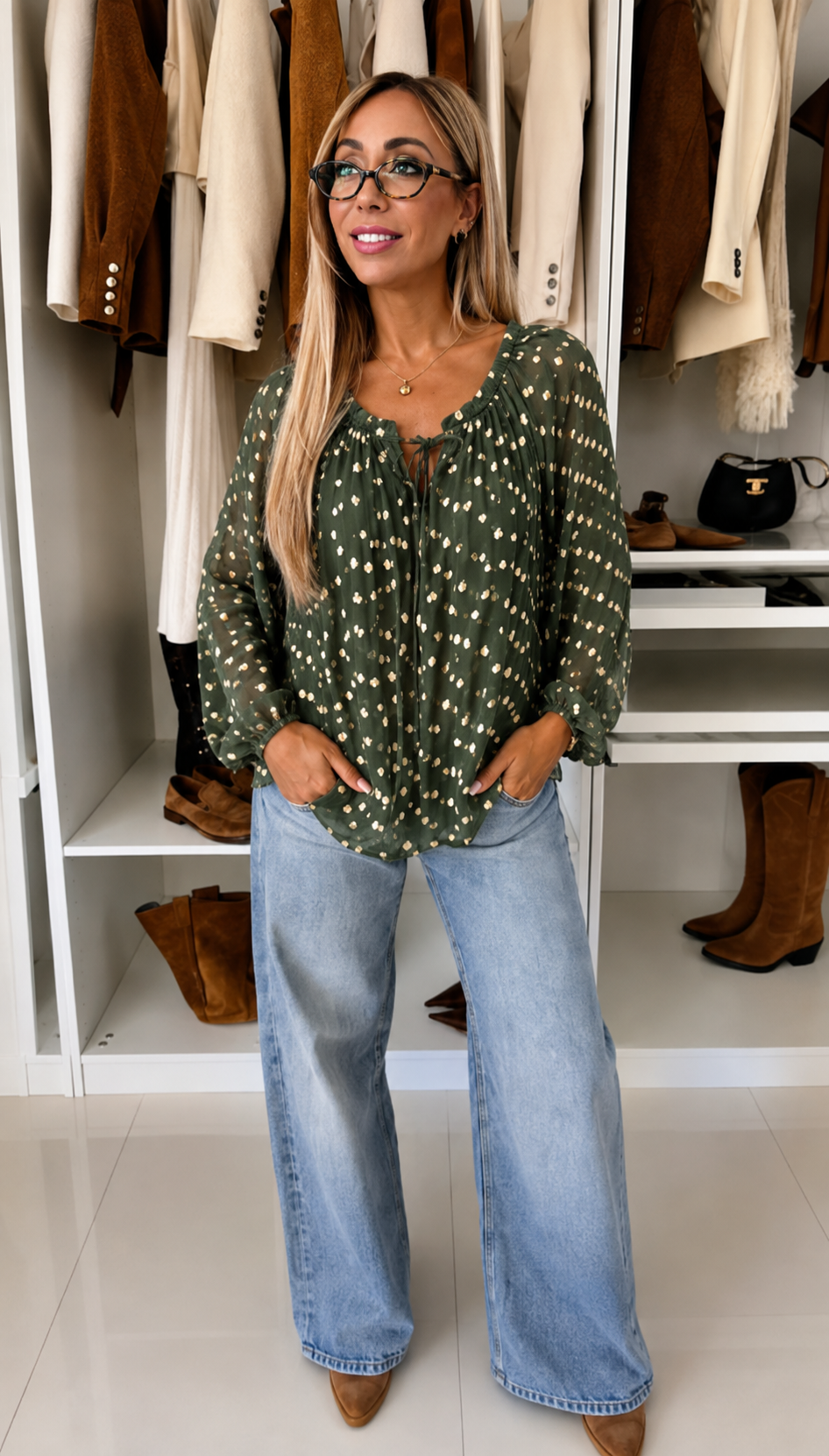Blouse imprimée col à nouer matière brillantée