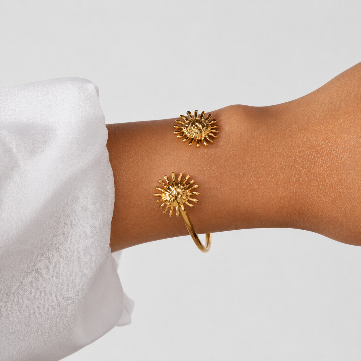 Bracelet Ouvert Golden Sun | Acier Inoxydable Plaqué Titane Or Bijou Luxe Européen Antipatinage
