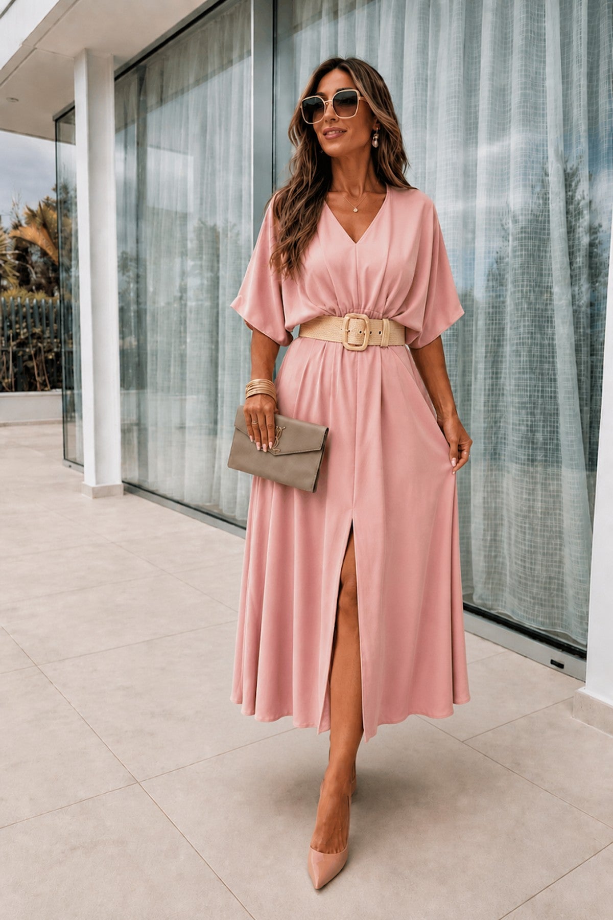 Robe élégante à col V avec ceinture